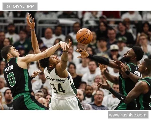 雄鹿与凯尔特人激战正酣NBA季后赛精彩对决引发球迷热议