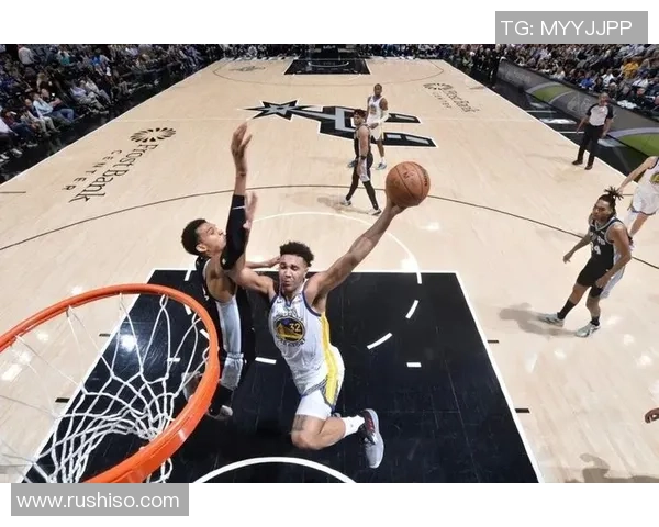 文班亚马首场比赛表现抢眼五次盖帽并隔扣字母哥引发热烈讨论